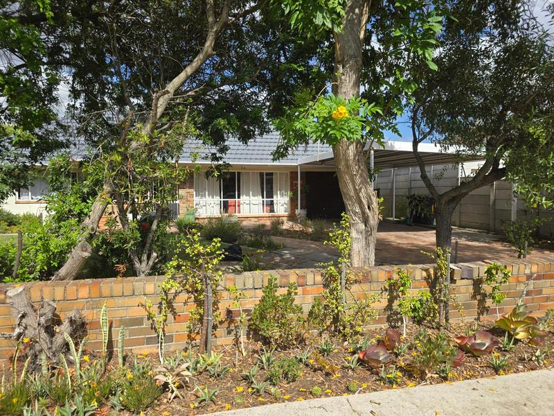 To Let 3 Bedroom Property for Rent in Chrismar Western Cape